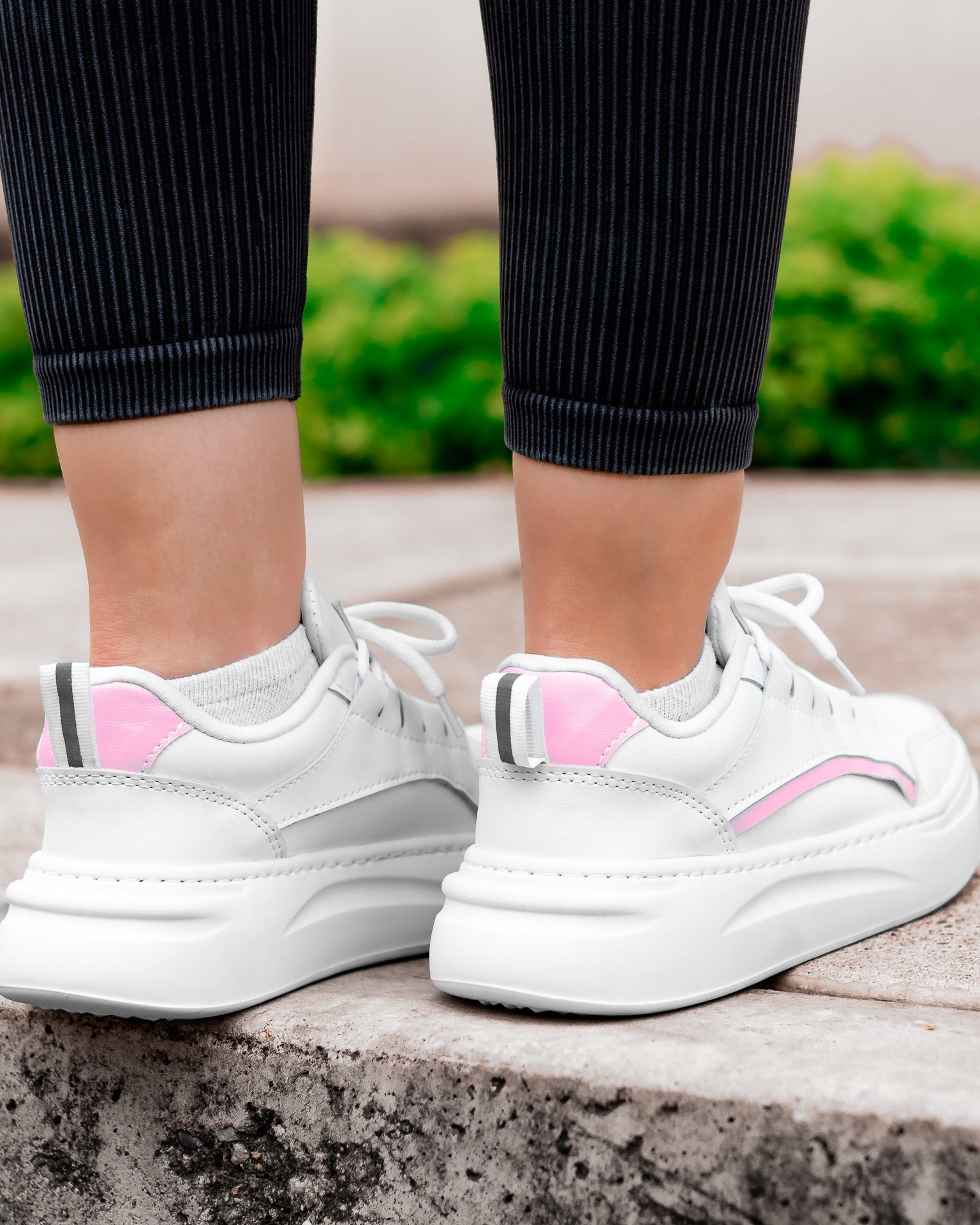 gid://shopify/MediaImage/25708325044294